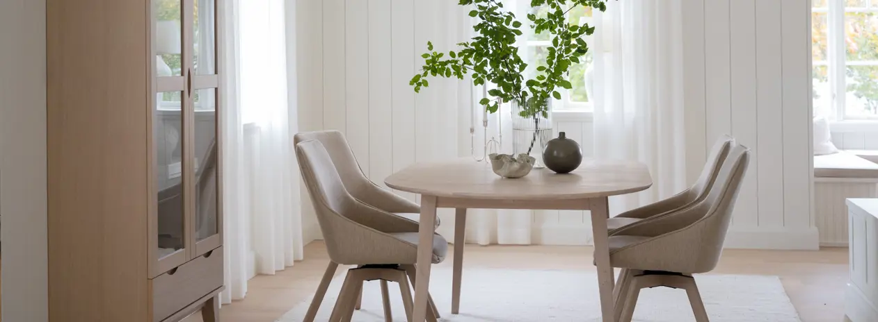 Filippa table white wash oval alison chair lightbeige whitewash - close