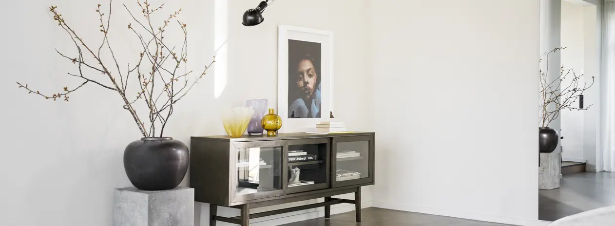 Hero hazelton glas cabinet brown.