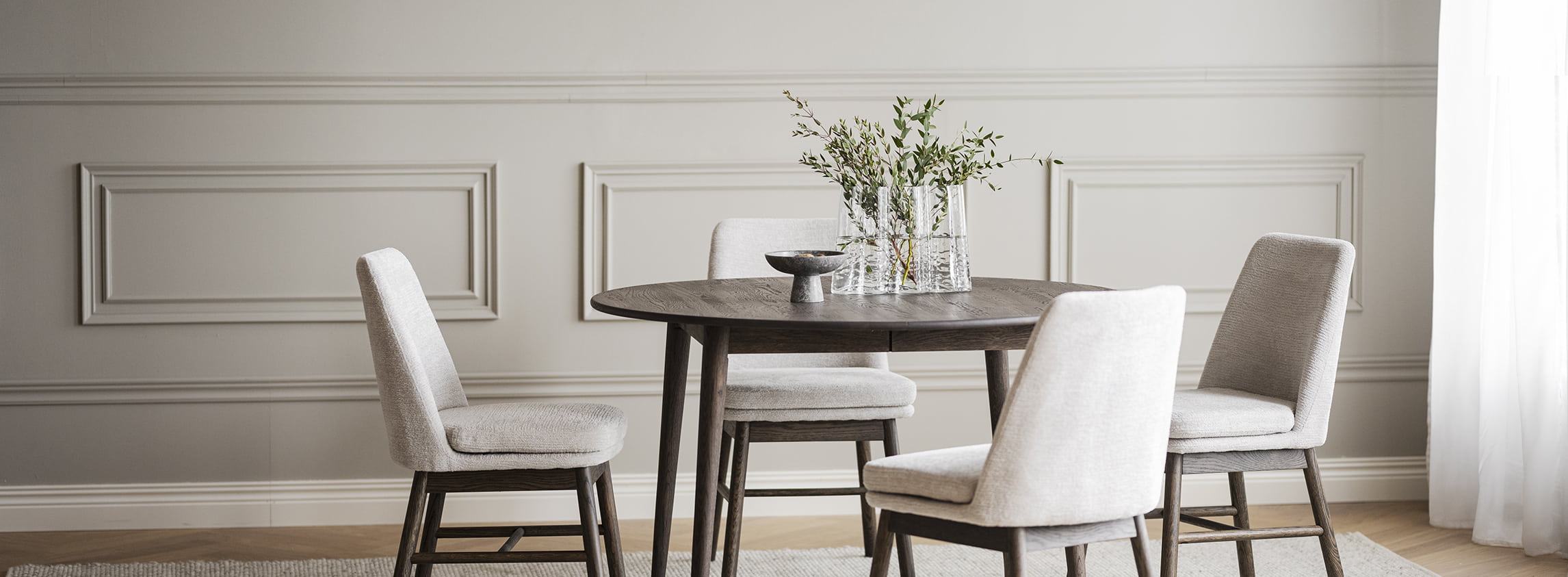 Tyler matbord brun Amesbury stol.