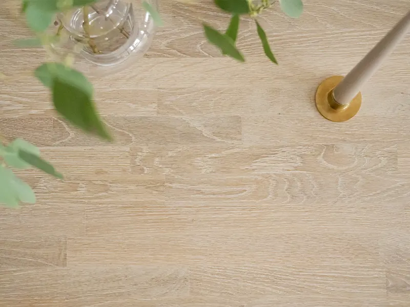 Emmett white wash closeup.