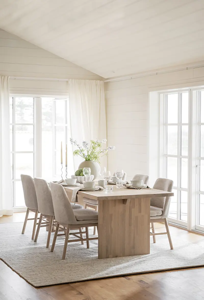 emmett vitpigmenterat matbord amesbury stol beige dukning px.