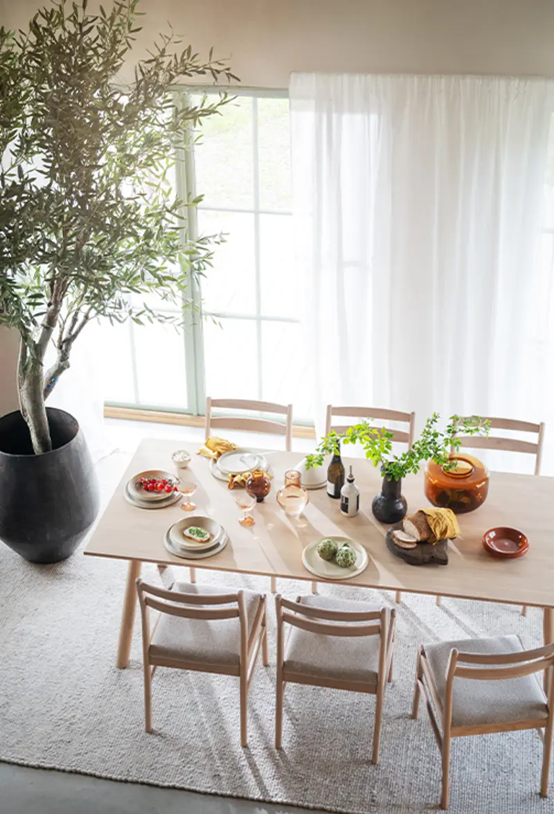 Clapperton ww dining table from above.