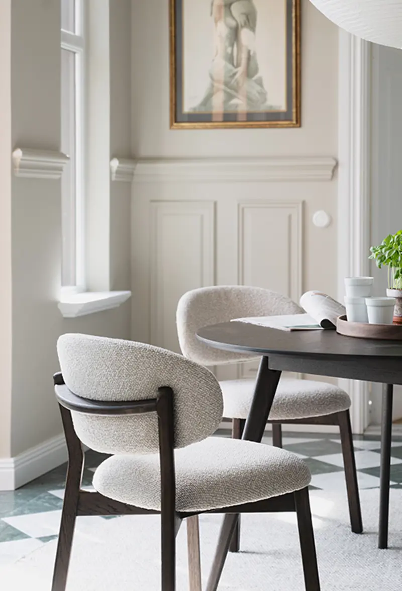 Petterson chair brown.