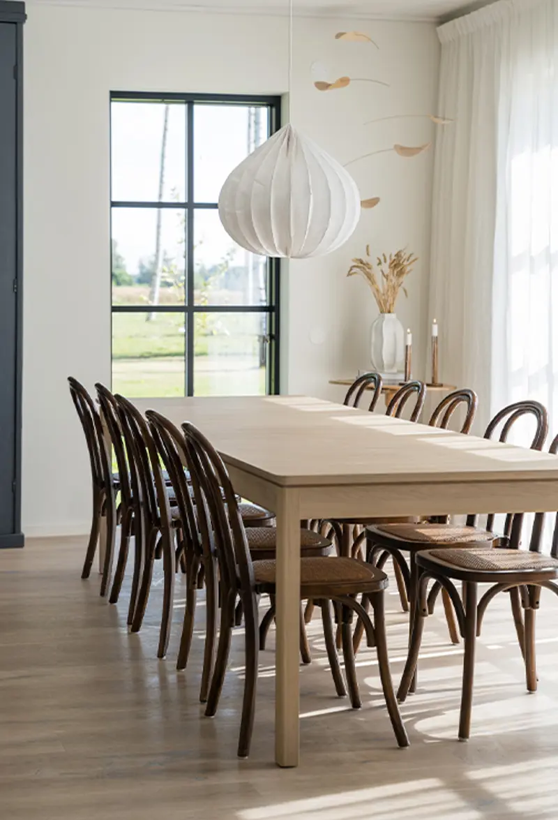 Gardner Dining table ww.