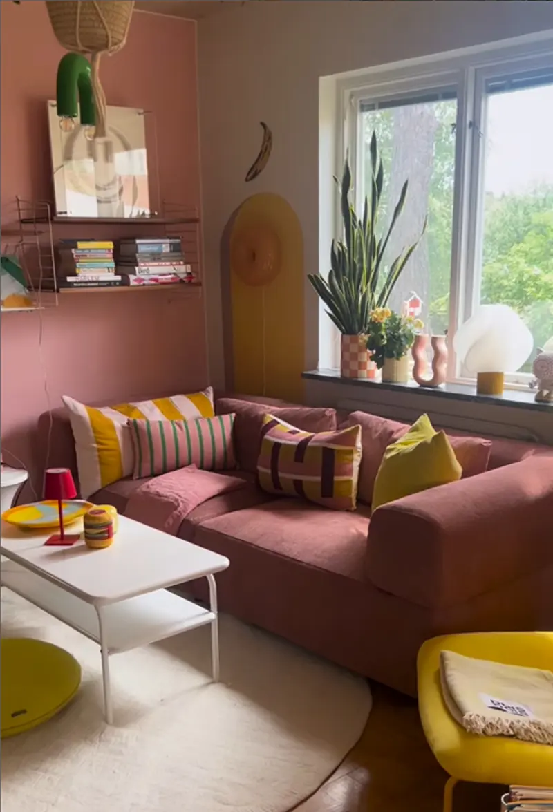 Falkner sofa brenda red.