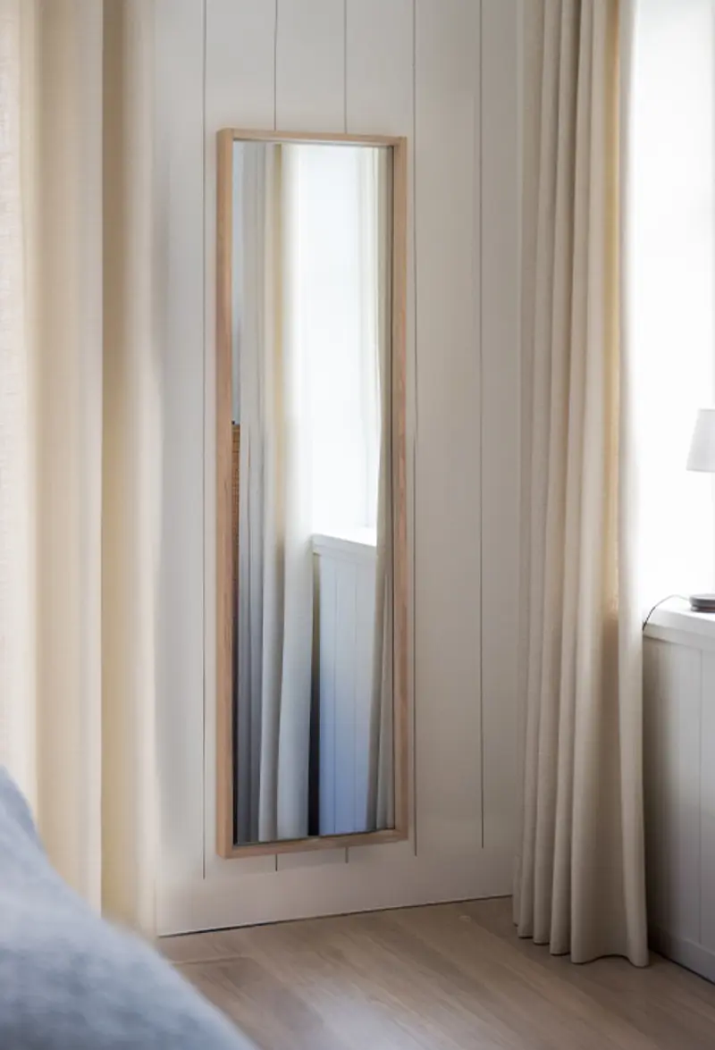 Hillmond mirror guestroom.