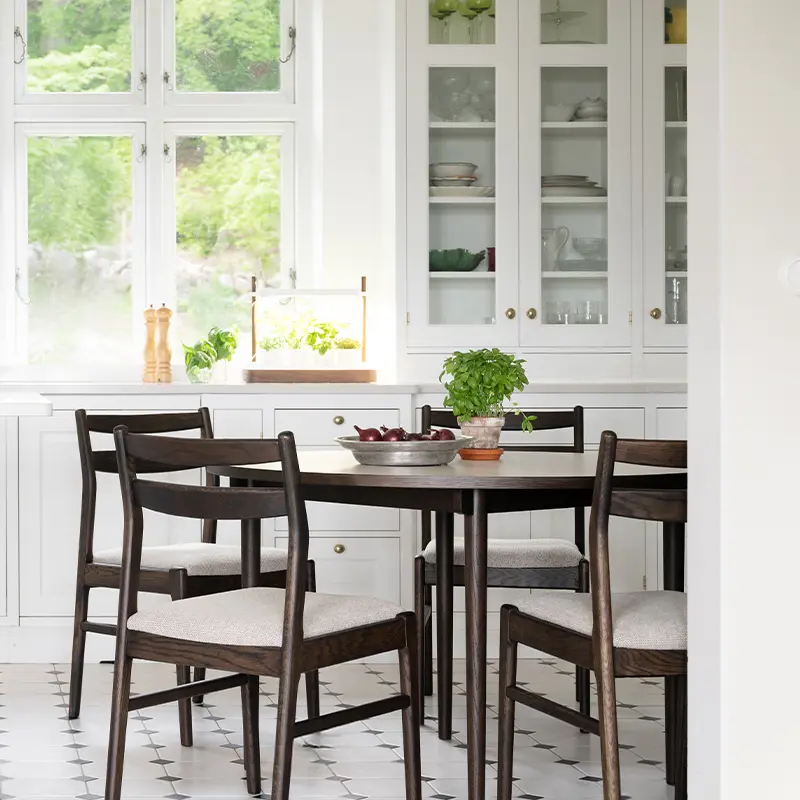 fairmount round dining table.