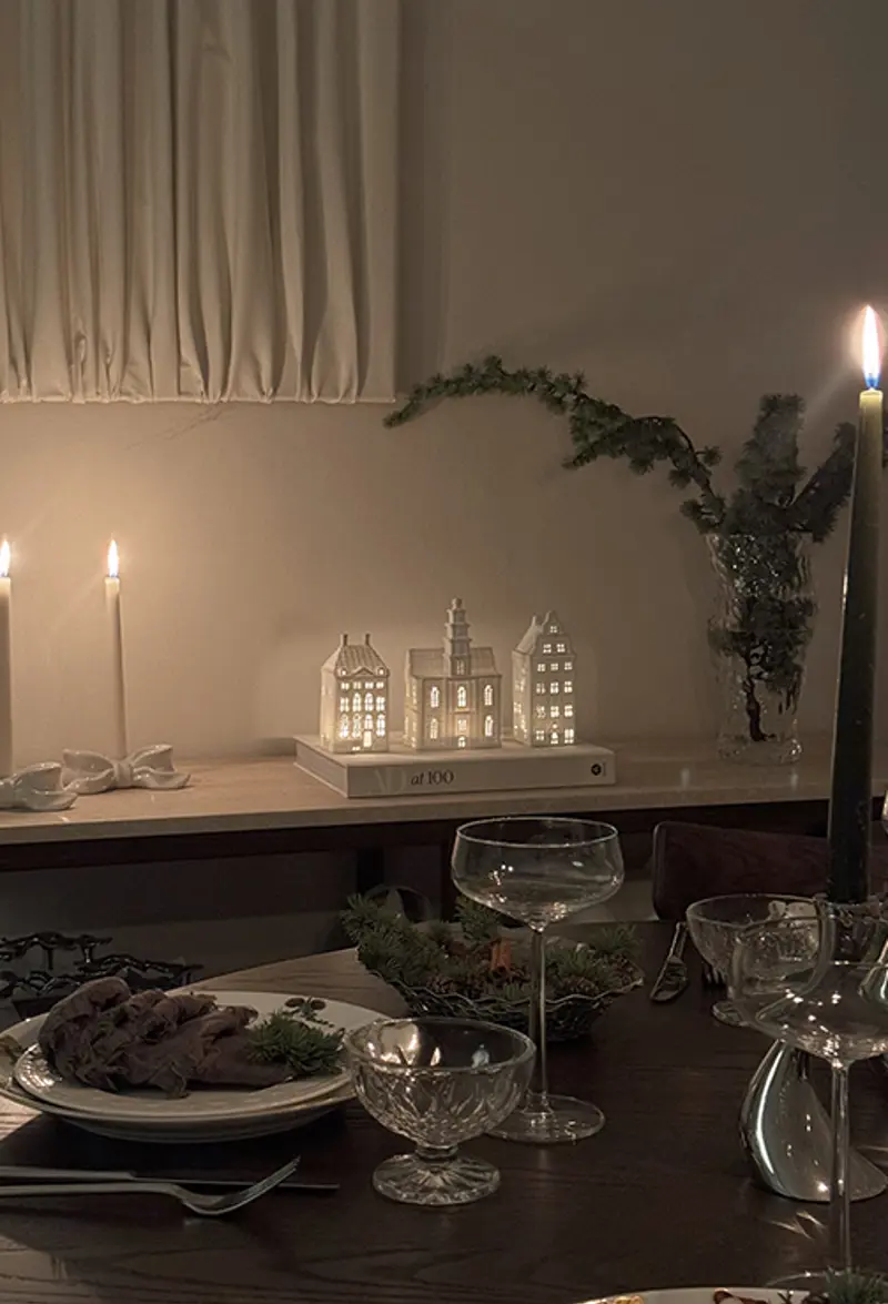 green table setting christmas