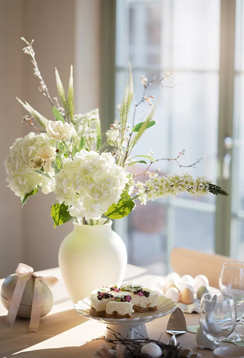 hortensia flower easter table setting.