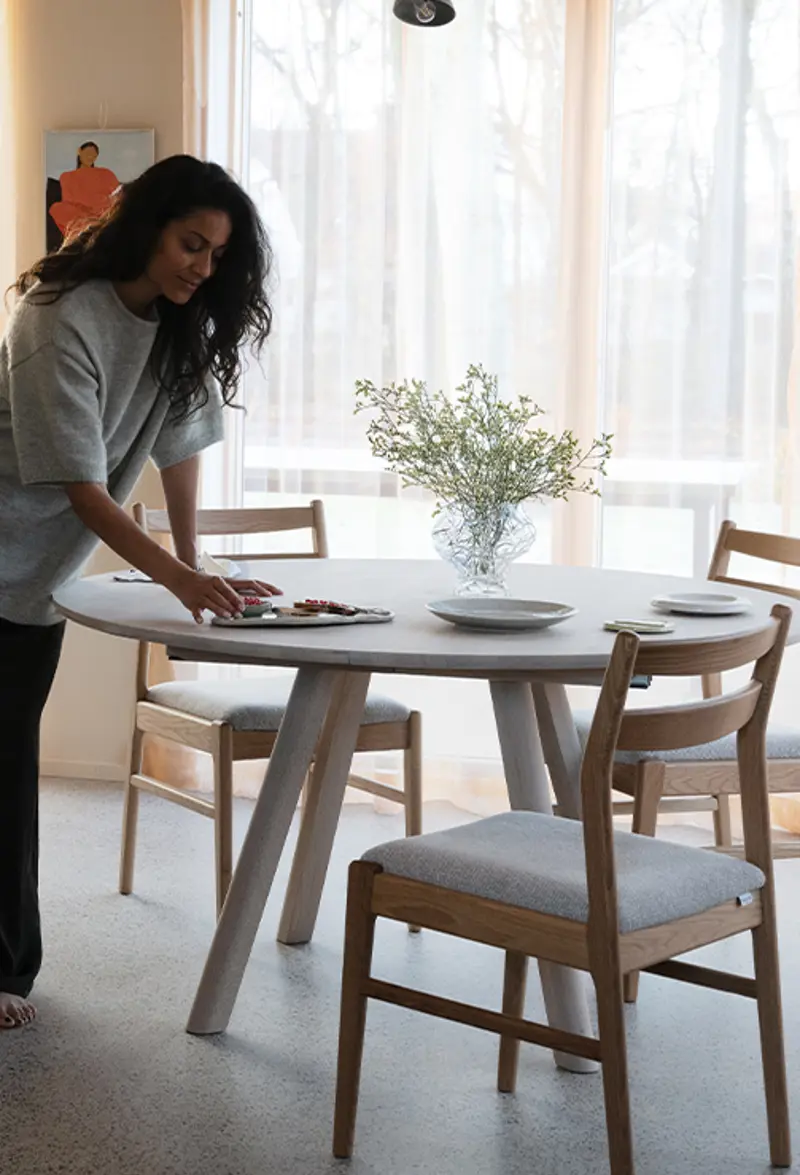 Clapperton round dining table Kerwin chair oak.