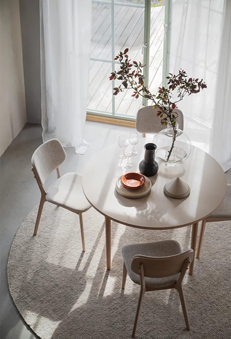 Fairmount dining table round ww barrett dining chair.