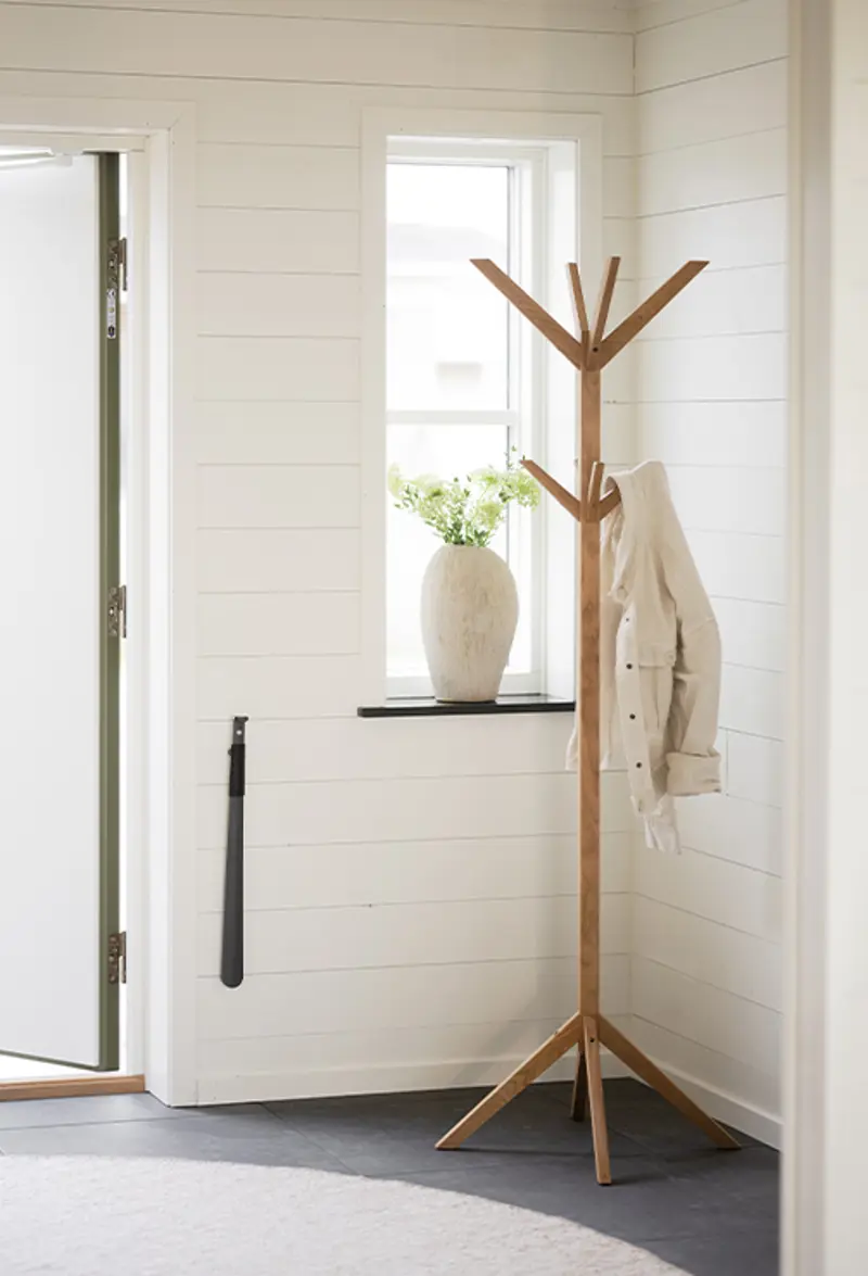 Confetti clothes hanger oak.