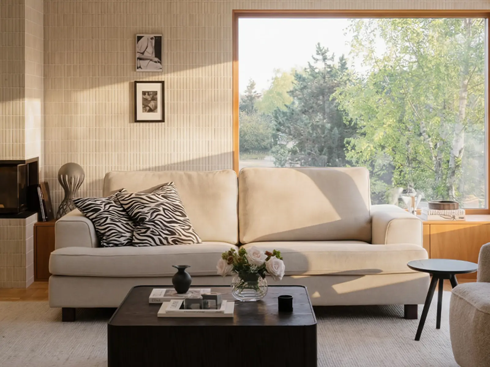 Aberdeen sofa front beige.