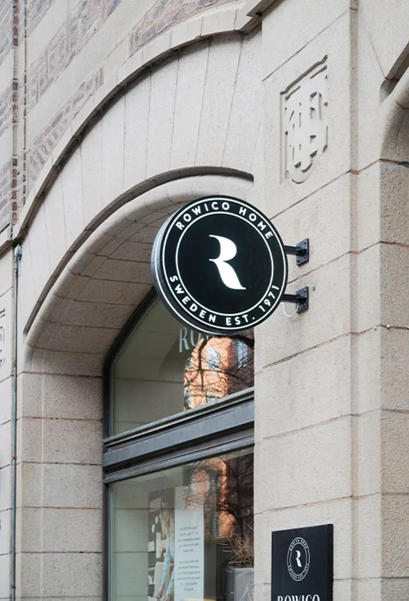 rowico home showroom stockholm utsida logga.