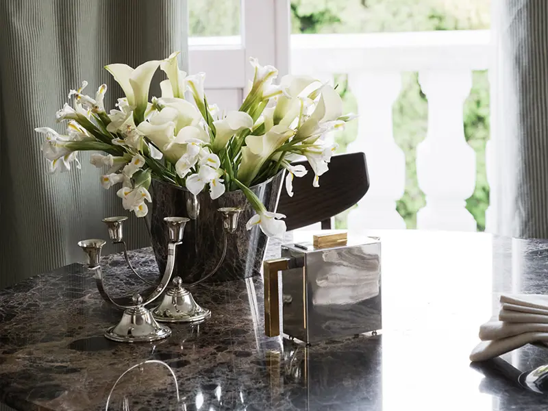 Taransay dining table brown flowers copenhagen 1.