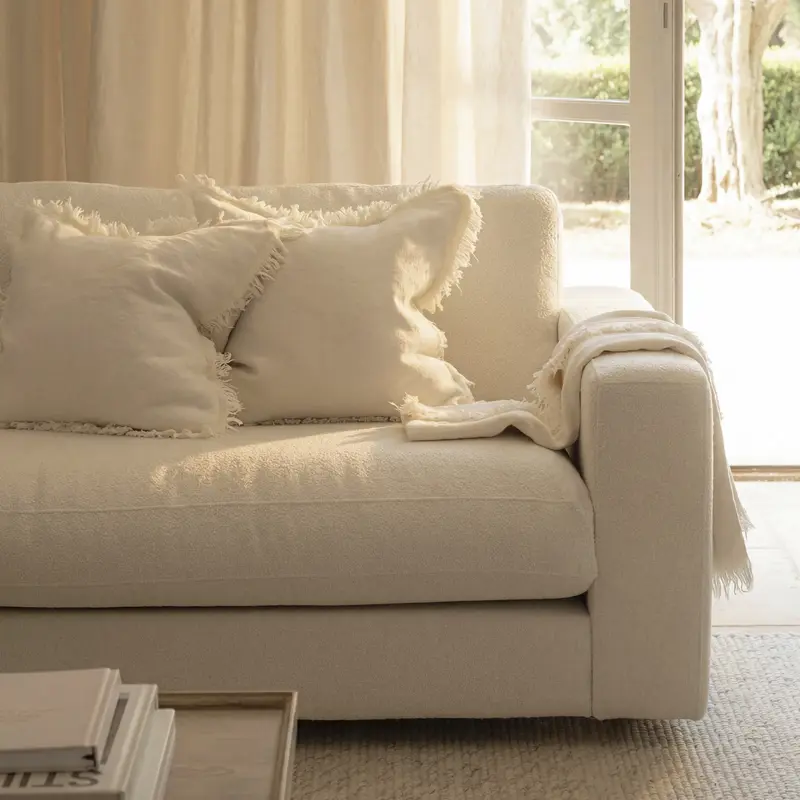 Duncan sofa white.
